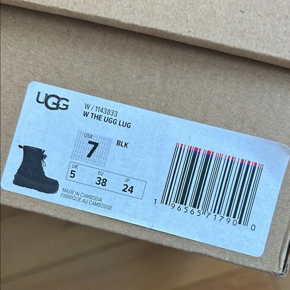 Women’s The Ugg Lug Black Boots BRAND NEW - Picture 8 of 8
